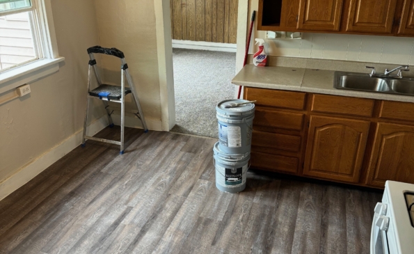 Kitchen leading to livingroom